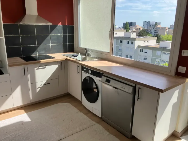 Cuisine rénovée par ARPE, chantier Léomile