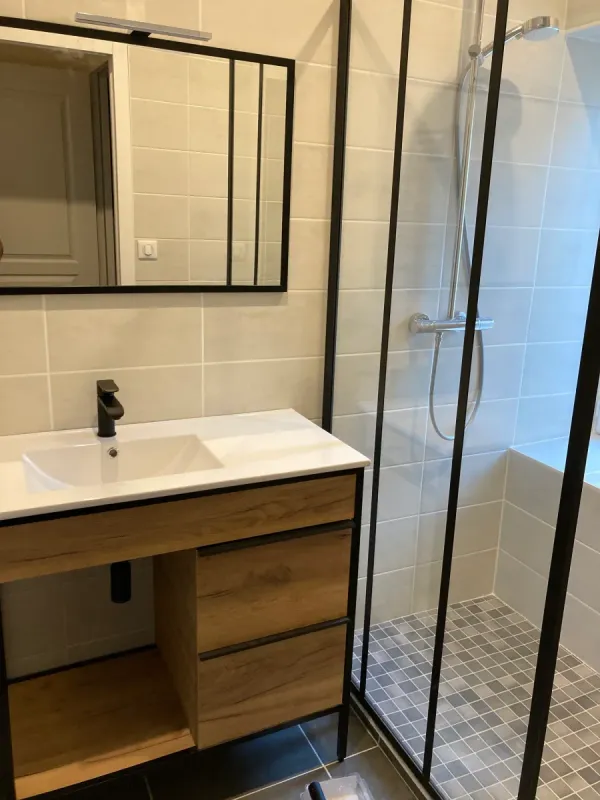 Salle de bain rénovée par ARPE, chantier Fournier