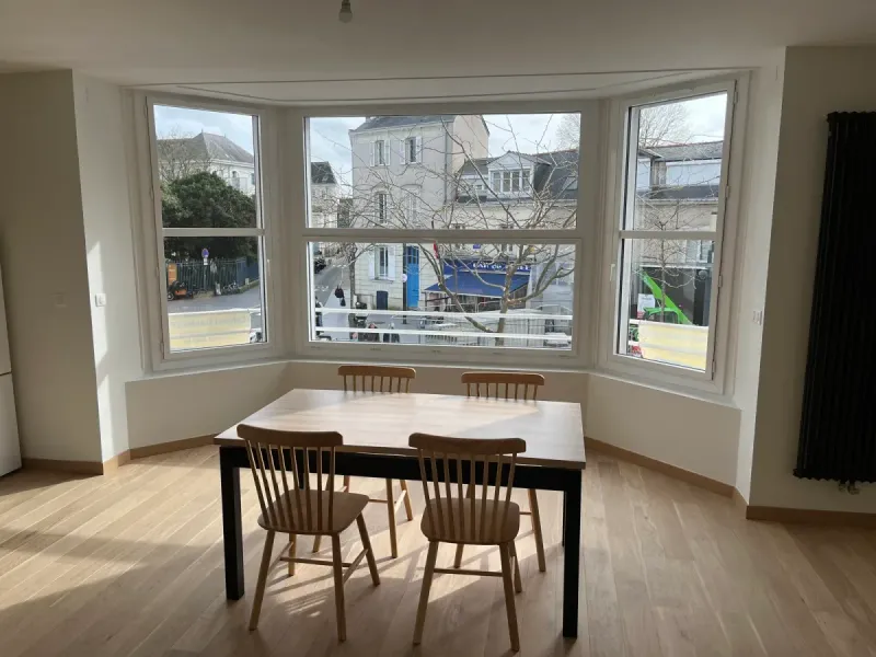 Séjour rénové par ARPE, chantier Abrivoir