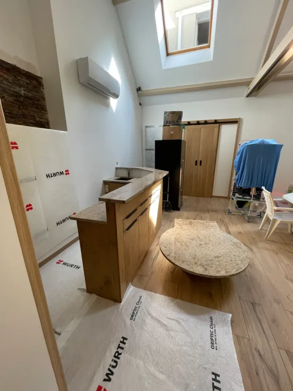 Séjour rénové par ARPE, chantier Chameau